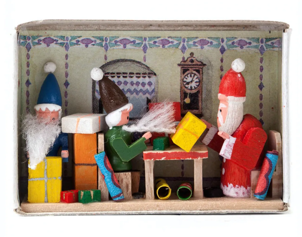 028/136 - Matchbox Scene: Christmas Surprise!