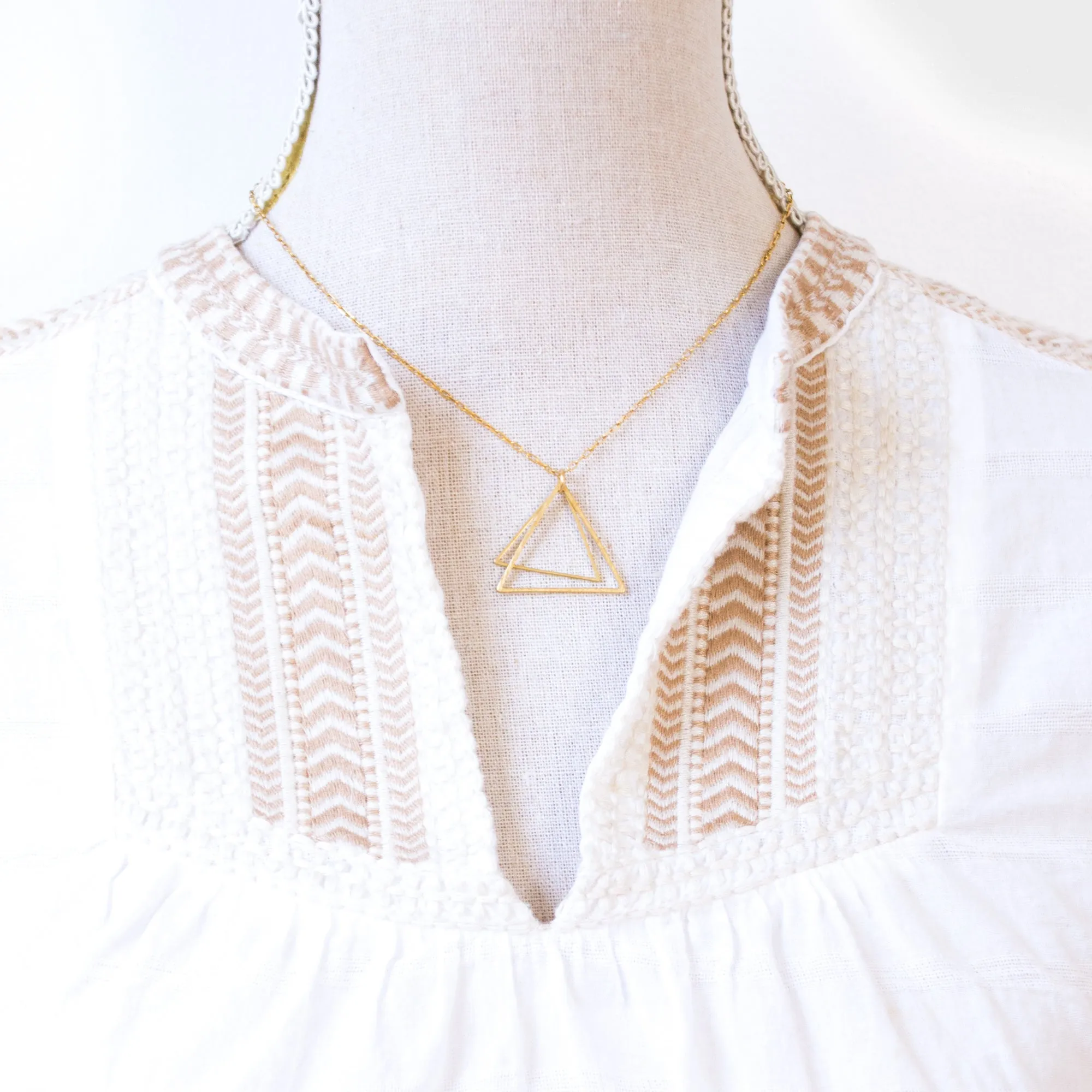 Minimal Triangle Necklace